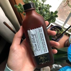Bath & Body Works • aromatherapy body oil